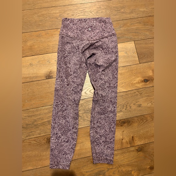 Lululemon Purple Patterned Leggings crop length - Picture 2 of 3